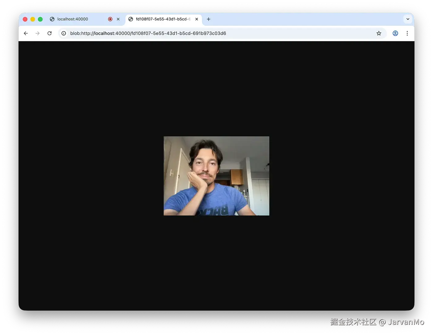 在一个页面上创建的 Blob URL 可以在另一个标签页中打开。