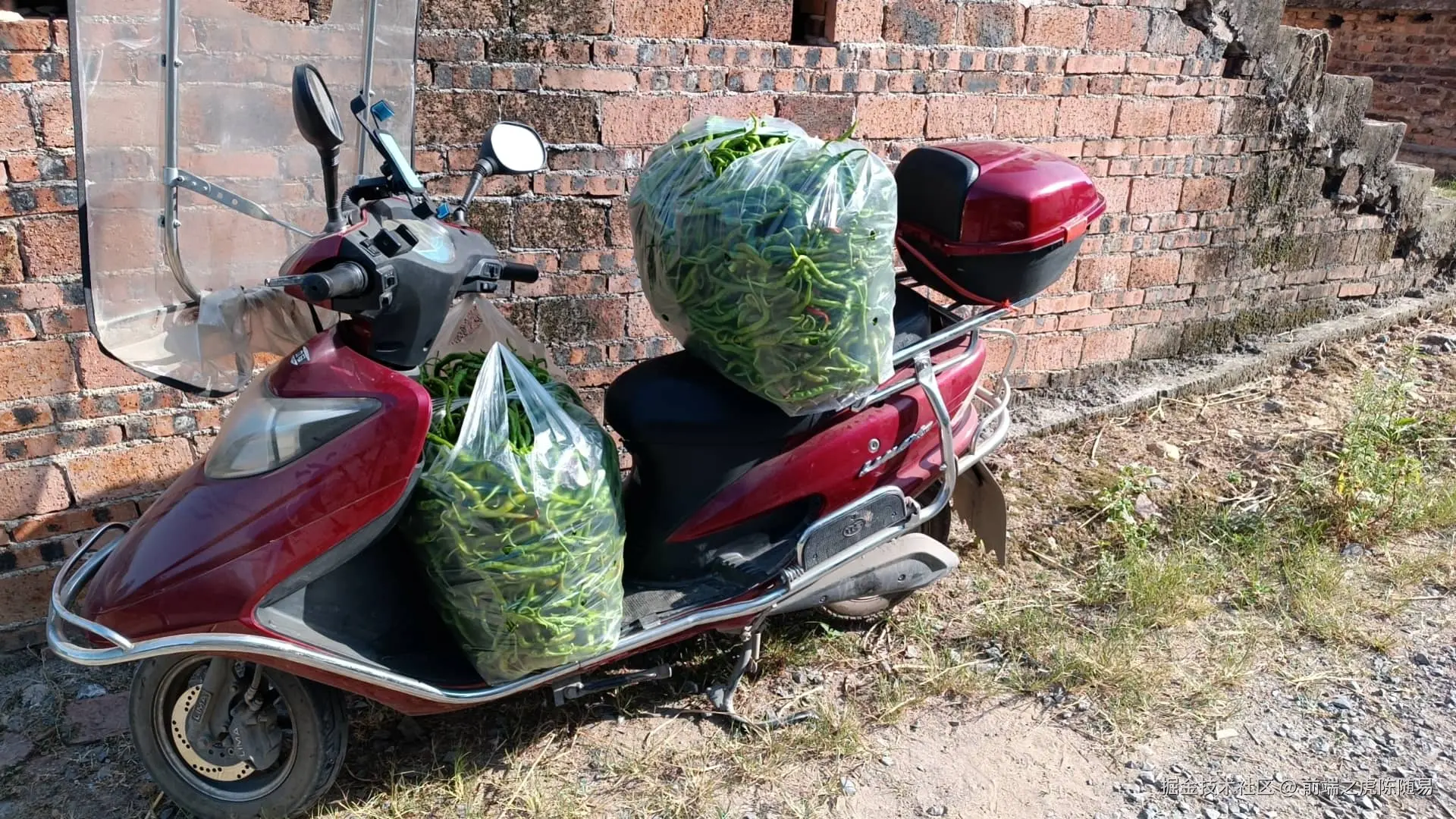 开了四的摩托车