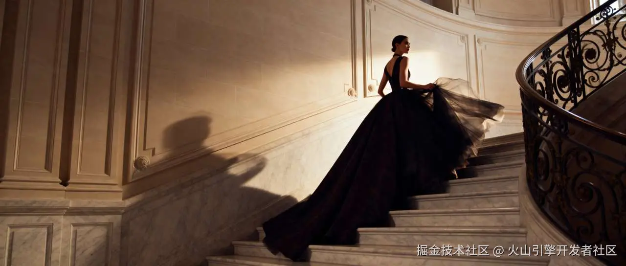 prompt：模特身着蓬松礼服走下宏伟理石阶梯，室内奢华，柔和逆光，画面优雅经典，呈现4k电影级质感。
