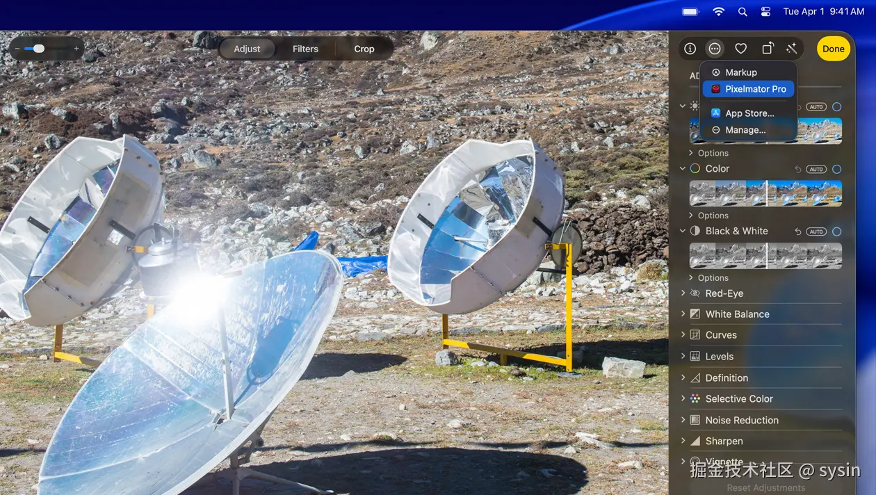 16 英寸 MacBook Pro 屏幕显示三台银色太空望远镜的照片，以及图像编辑工具。