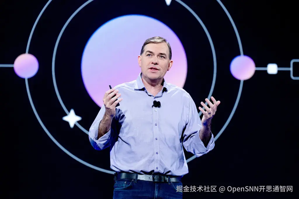 AWS首席执行官Matt Garman认为，人工智能不应取代初级员工，因为他们往往薪资最低，且带着新想法进入公司。.jpg