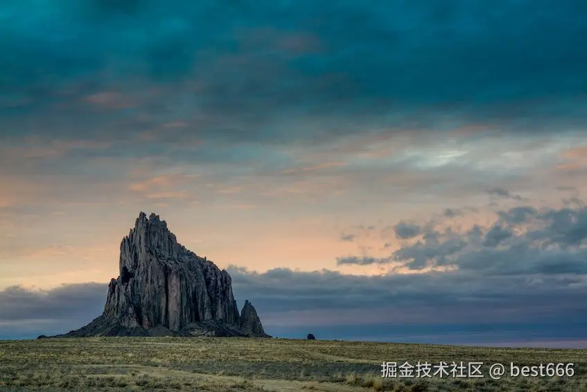 沙漠中的岩石图片
